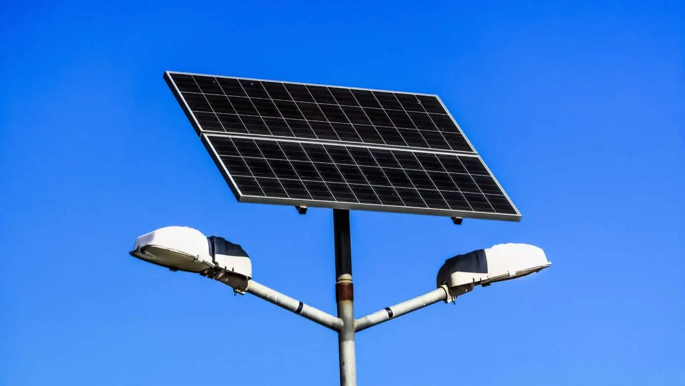 Recharger lampe solaire sans soleil : possible ? - Notre Blog