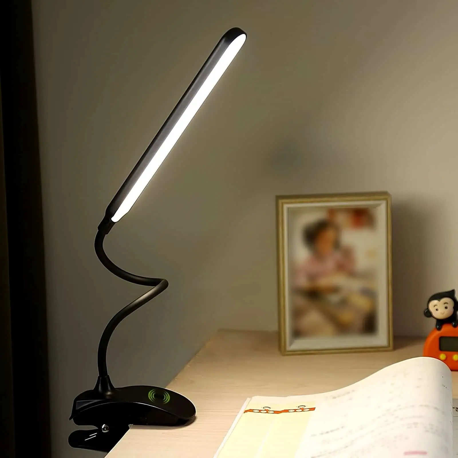 Lampe de bureau pince LED blanche ou noire 300 mm